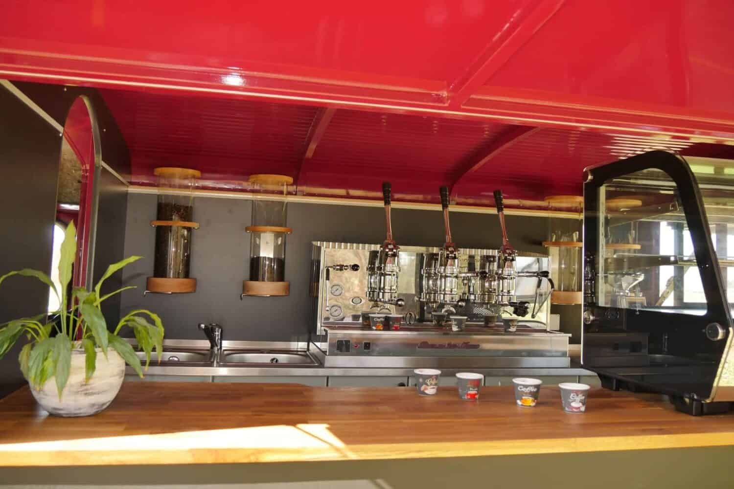 Coffee Truck ausgebaut mit Fiorenzato Kaffeemaschine